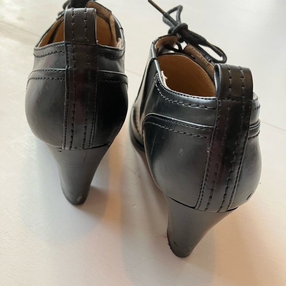 Expressions Black leather lace up.Sz. 6M - Picture 3 of 5